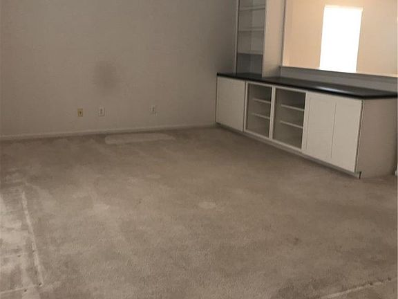 5th image of 10429 Hickory Hill Dr