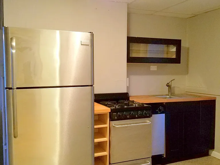 1906 E. Carson Street — Photo 2