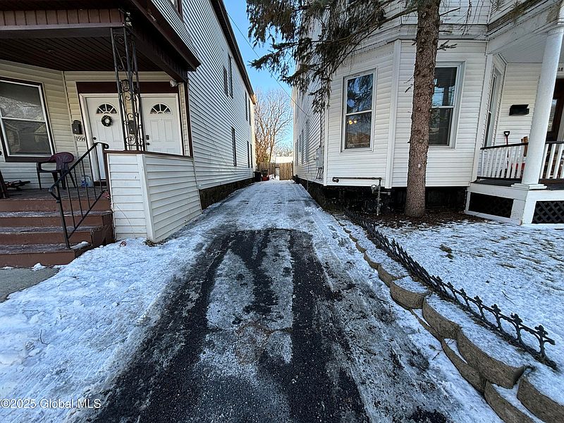 4th image of 1918 Euclid Avenue
