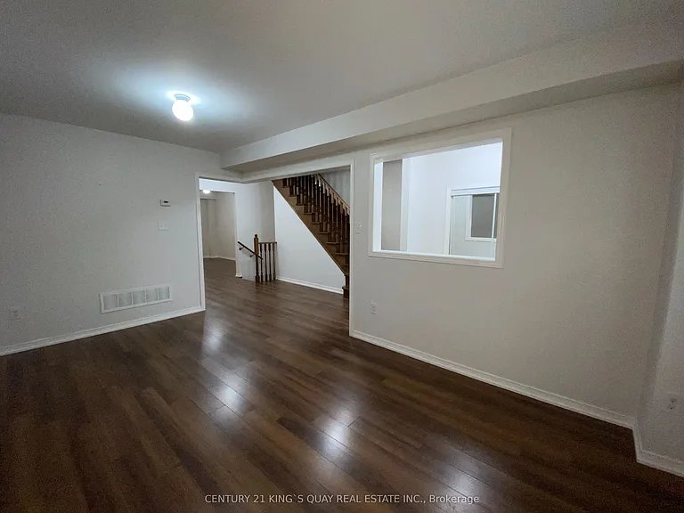 1102 Bur Oak Ave — Photo 3