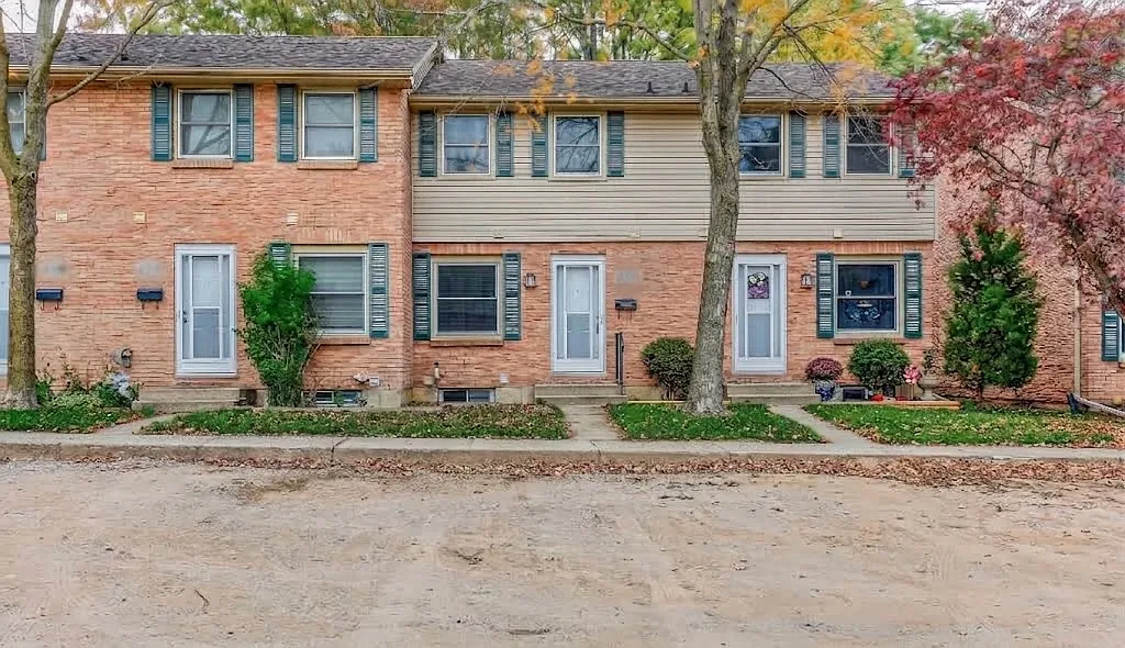 1247 Huron Street London — Photo 1