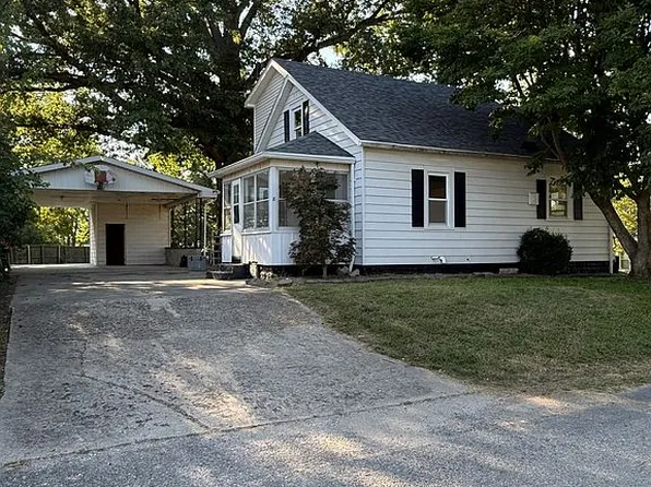 8 N Linwood Dr, Dale, IN 47523