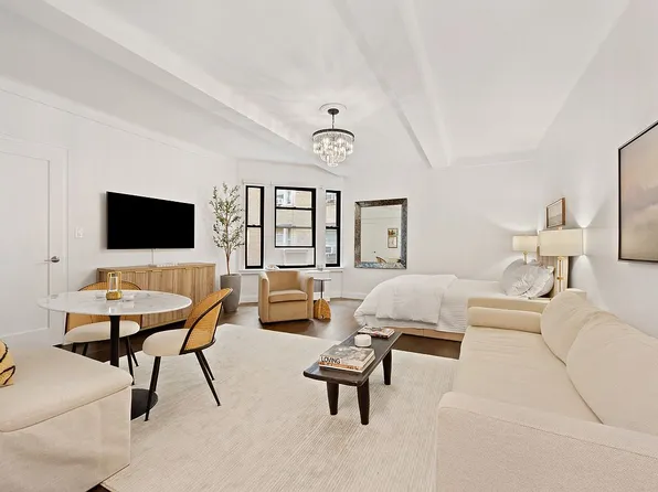 24 5th Ave APT 722, New York, NY 10011