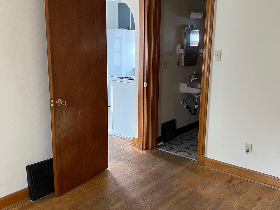 2nd image of 1213 18th St NW #1215-1/2