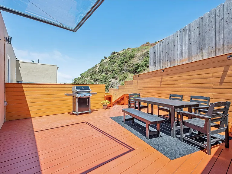Robinson Dr — Photo 11