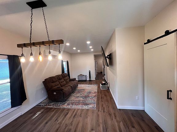 3rd image of 623 Carroll Ave