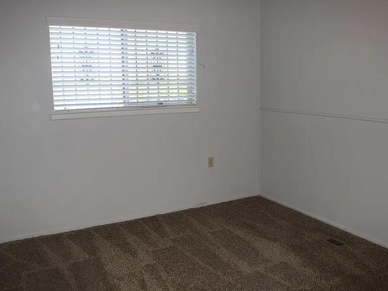 3214 S Leonard Ave — Photo 17