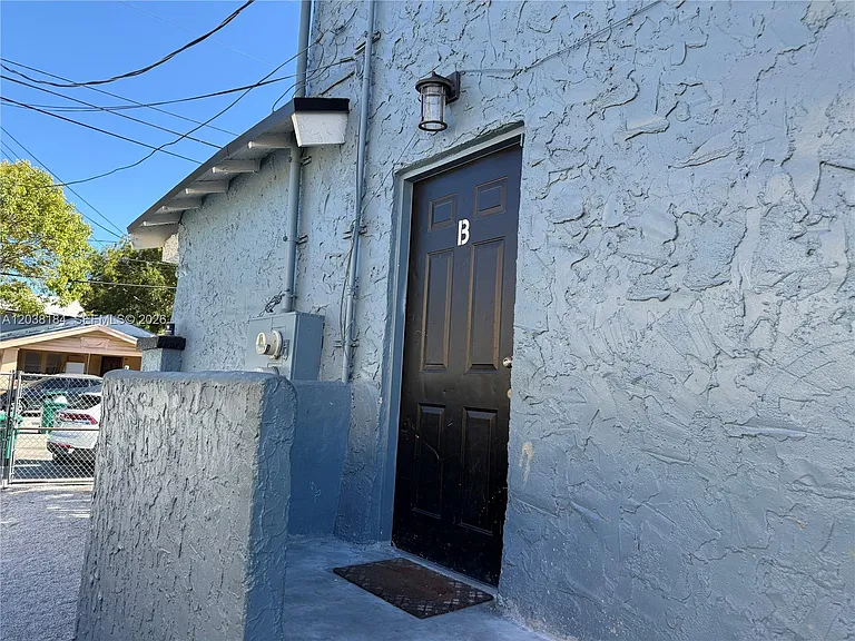 236 SW 10th Ave #B — Photo 10