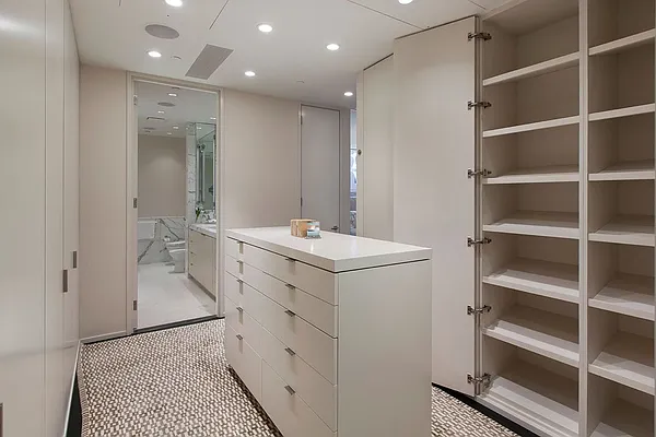 Sold by Avenue Real Estate | media 37