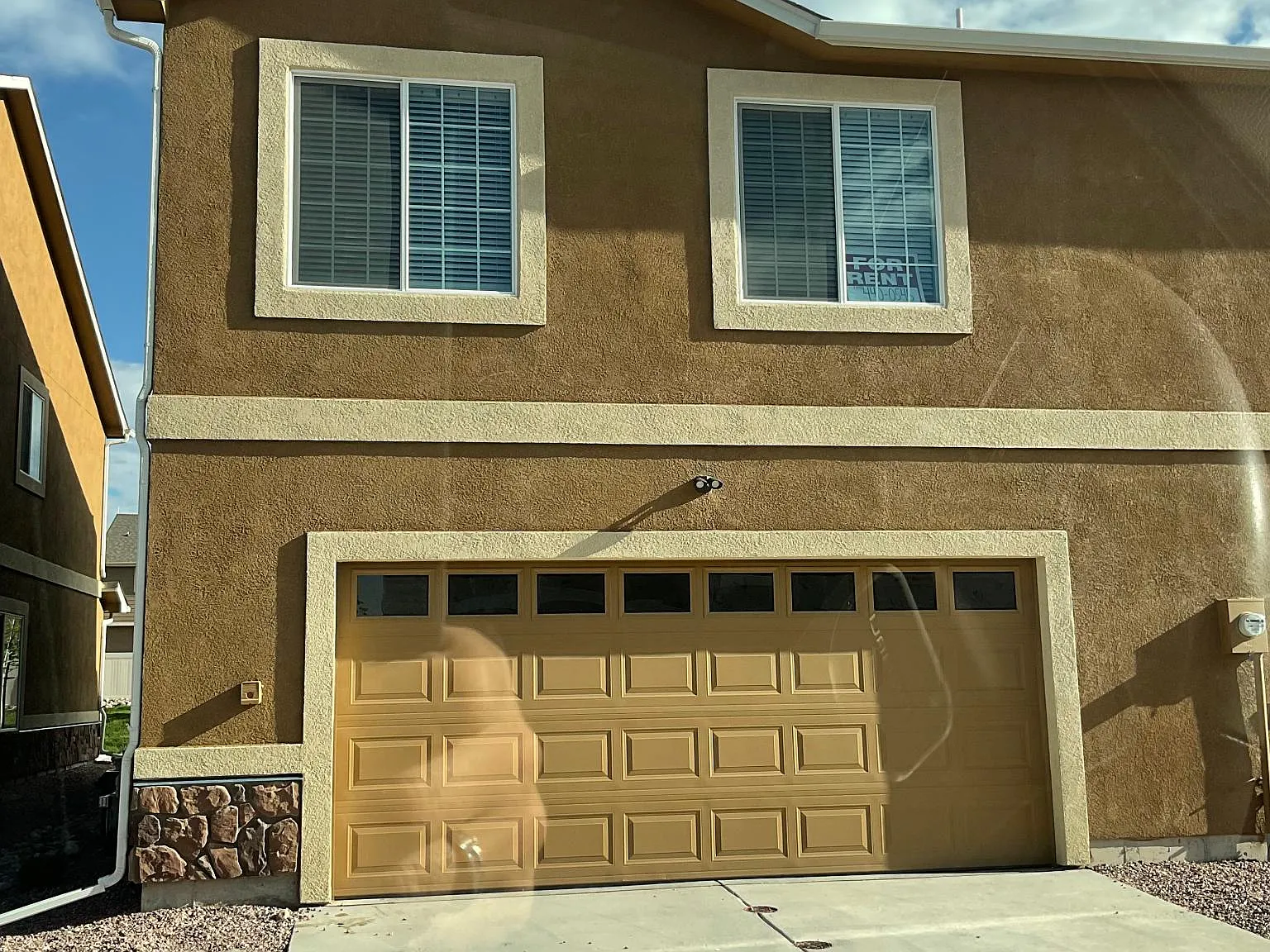 3 bed, 2011 sqft, $2,050 — Photo 2