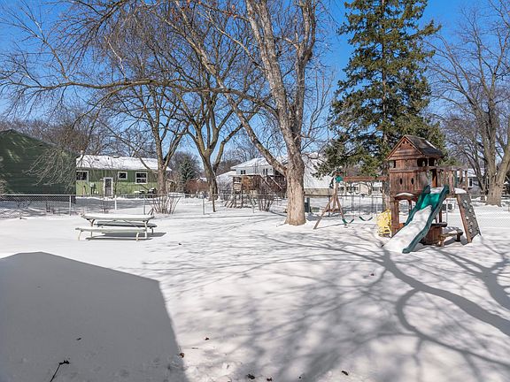 3rd image of 1663 9th Ave SE