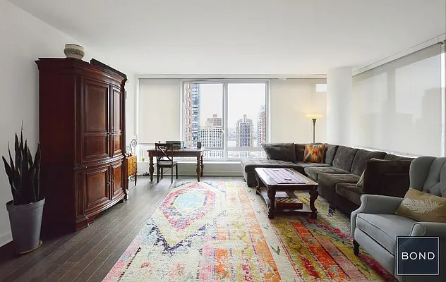 Rented by Bond New York | media 29