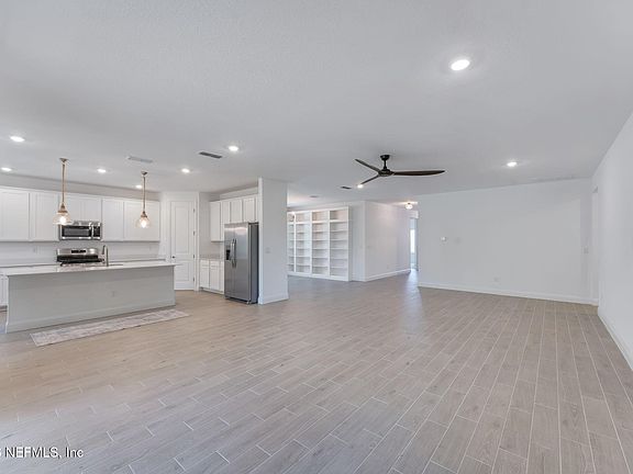 2nd image of 75776 ESTUARY Way