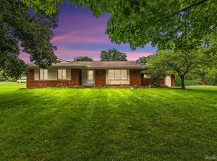 10407 Hegel Rd, Goodrich, MI 48438