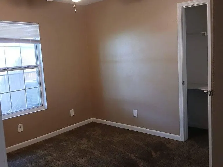 1102 Devonshire Dr — Photo 5