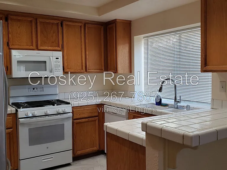 4717 Knollpark Cir — Photo 5