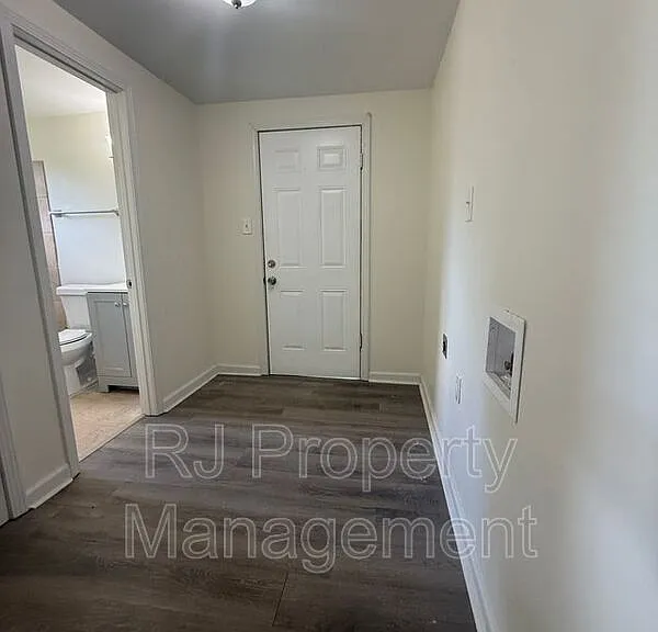 3742 Berry Ln — Photo 3