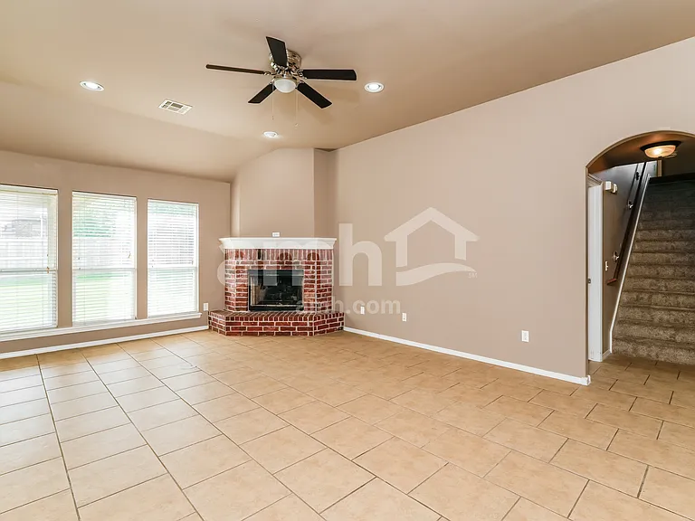 3016 N Ironwood Ave — Photo 9