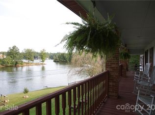 5832 Lake Hickory Pl, Hickory, NC 28601