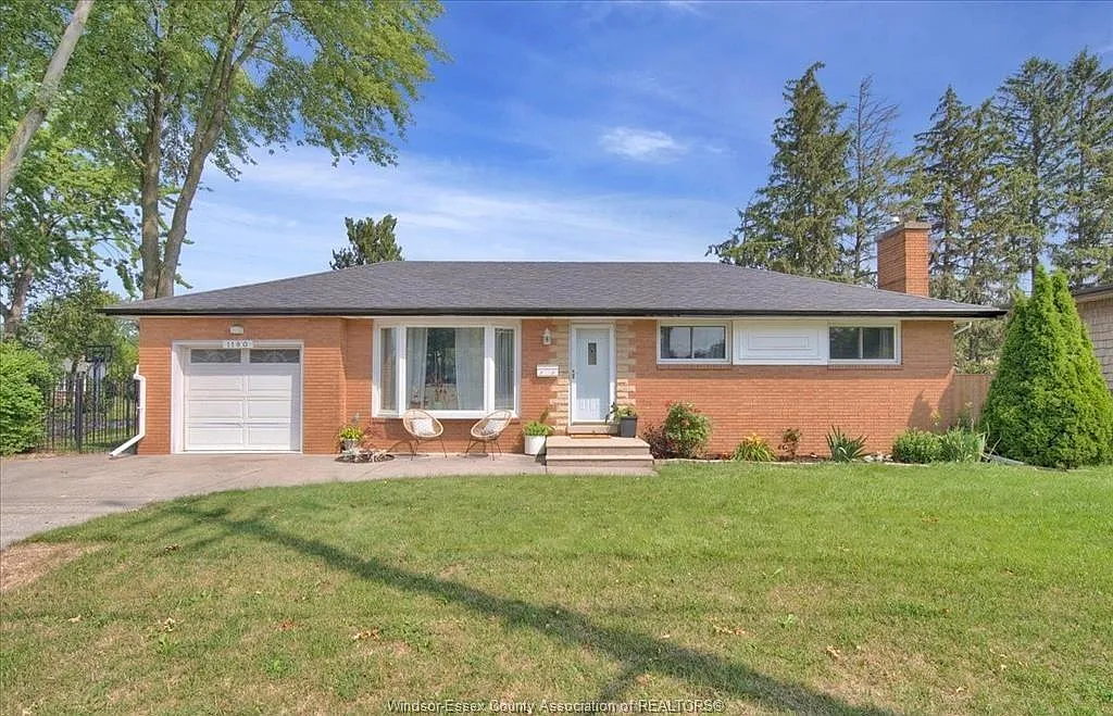 3 bed, $2,200 — Photo 2