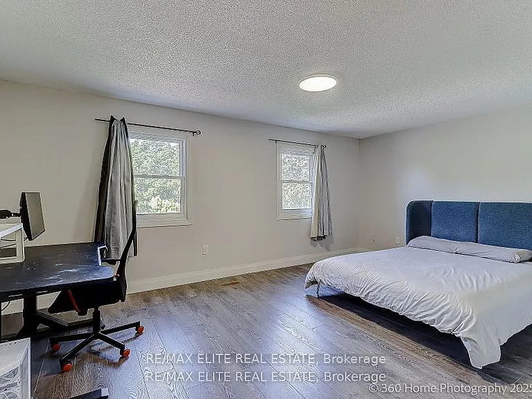 2032 Glenada Cres — Photo 12