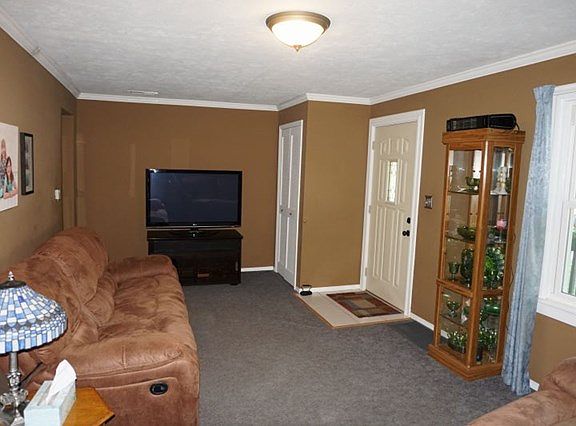 4th image of 113 W Torrance Ave