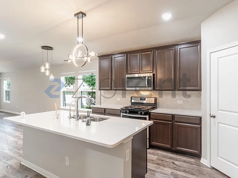 1520 Homestead Farms Dr — Photo 4