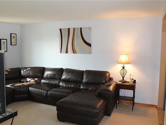 4th image of 91 Penwood Dr