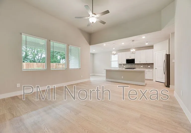1404 Winters Way — Photo 7