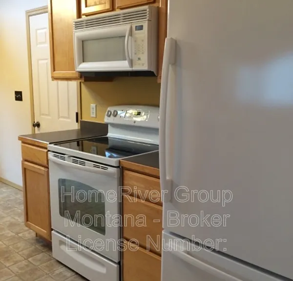 516 Connor Ct — Photo 2