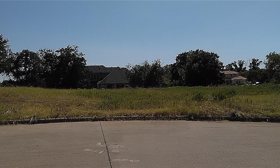1st image of 11 Garden Ln