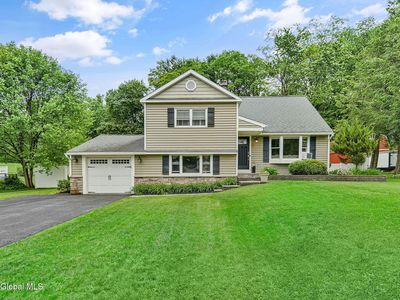 8 Robinia Drive, Loudonville, NY, 12211
