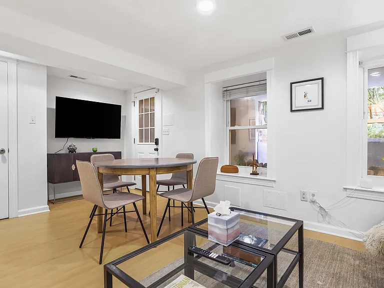 1231 F St NE #B — Photo 10