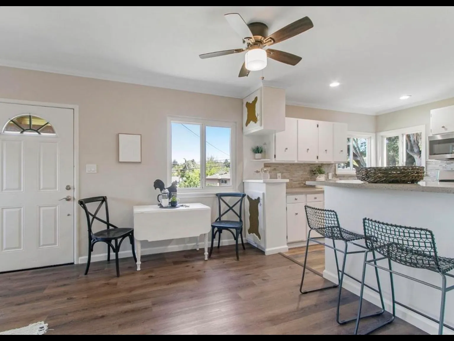 2 bed, 800 sqft, $5,250 — Photo 3