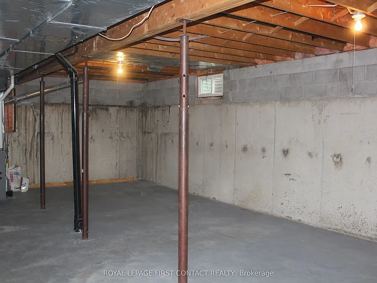 16 Rosenfeld Dr — Photo 24