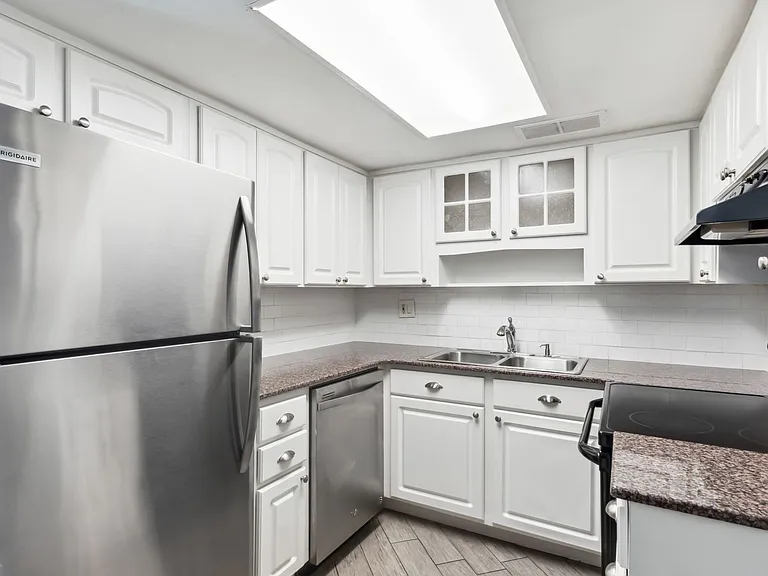 4609 W North B St #111 — Photo 2