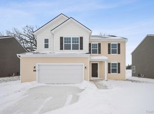 660 Countryside Dr, Chelsea, MI 48118