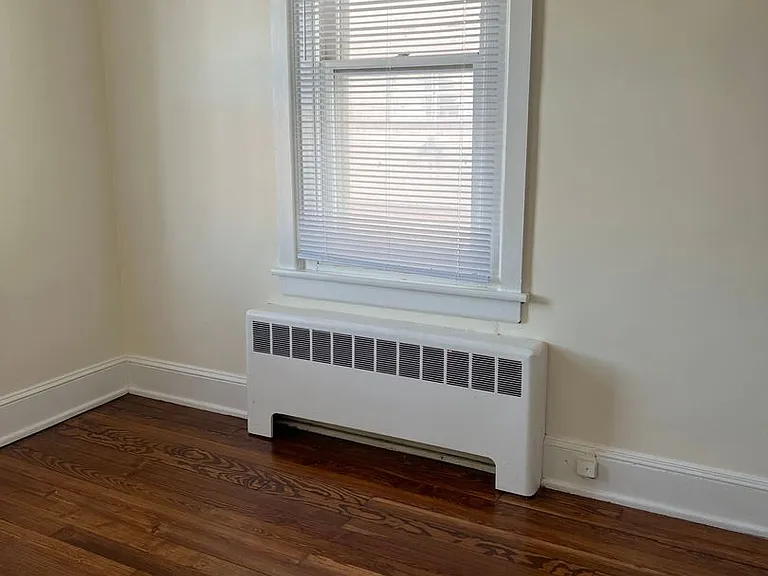 1320-1322 Chelsea Ave — Photo 29