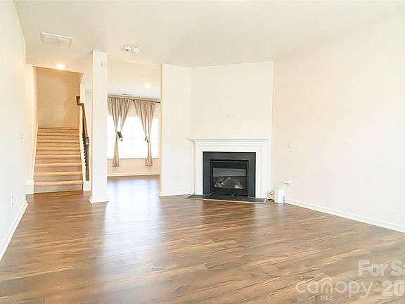 5th image of 228 Ridgeview Ln