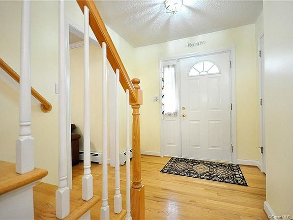 4th image of 4 Inwood Ln