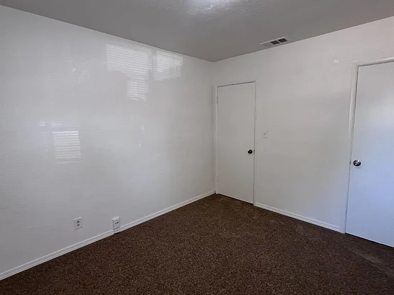 2905 E Lamona Ave — Photo 18