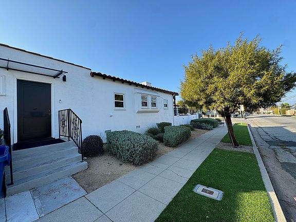 Additional side entrance