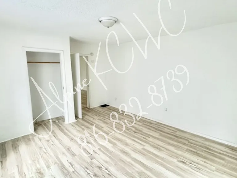 3931 Indiana Ave — Photo 2