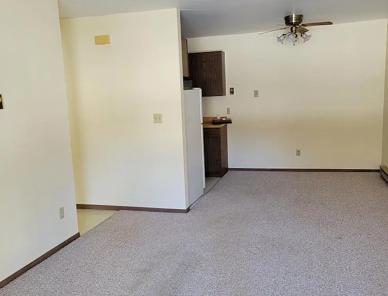 120 S Well St #10 — Photo 4