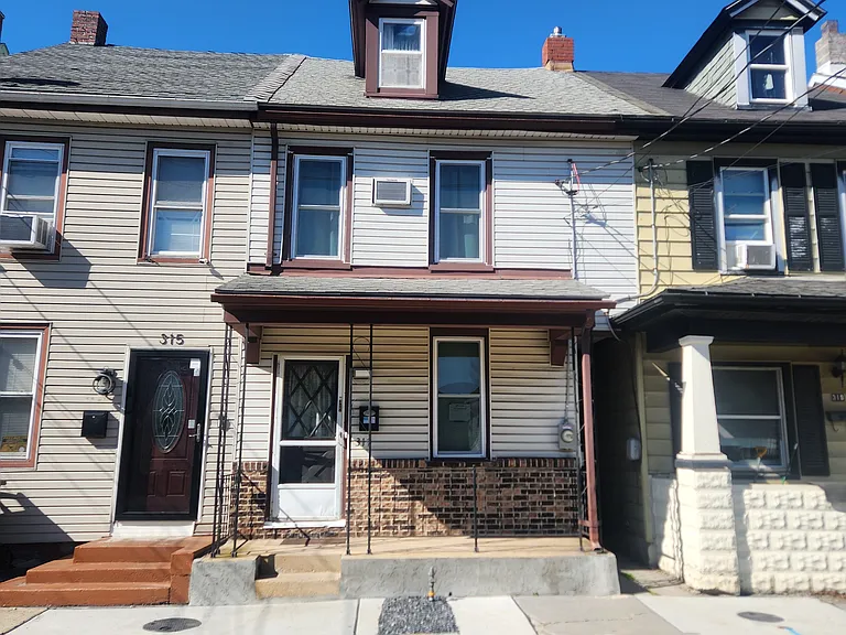 317 E Weidman St — Photo 1