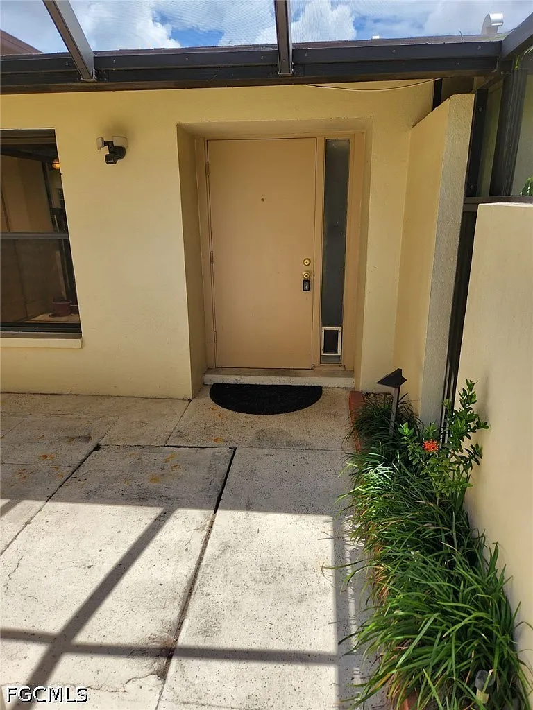 2 bed, 1.0 bath, 759 sqft, $1,200 — Photo 2