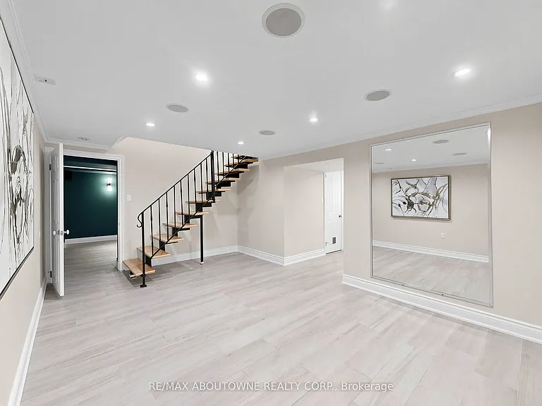 1316 Cambridge Dr — Photo 38