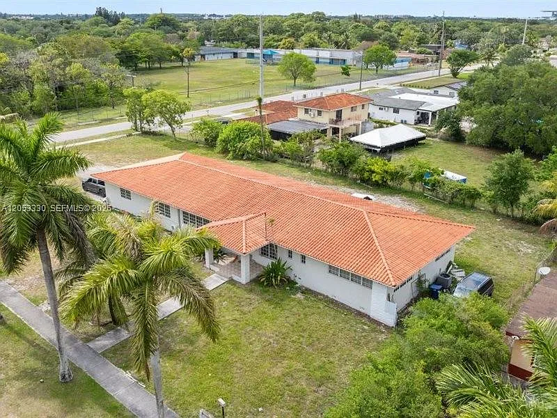 1895 NW 175th St