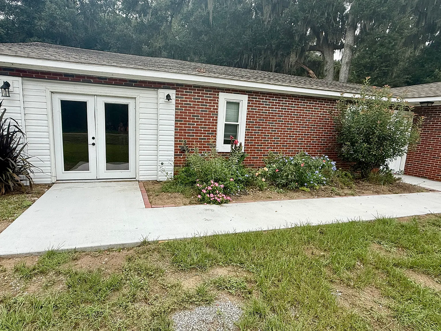 4 bed, 2100 sqft, $2,150 — Photo 2