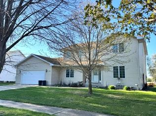 330 Sumac Rd, Mason City, IA 50401